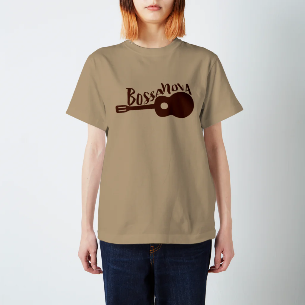 mngystudio_designのギターとBOSSANOVA　茶色 スタンダードTシャツ