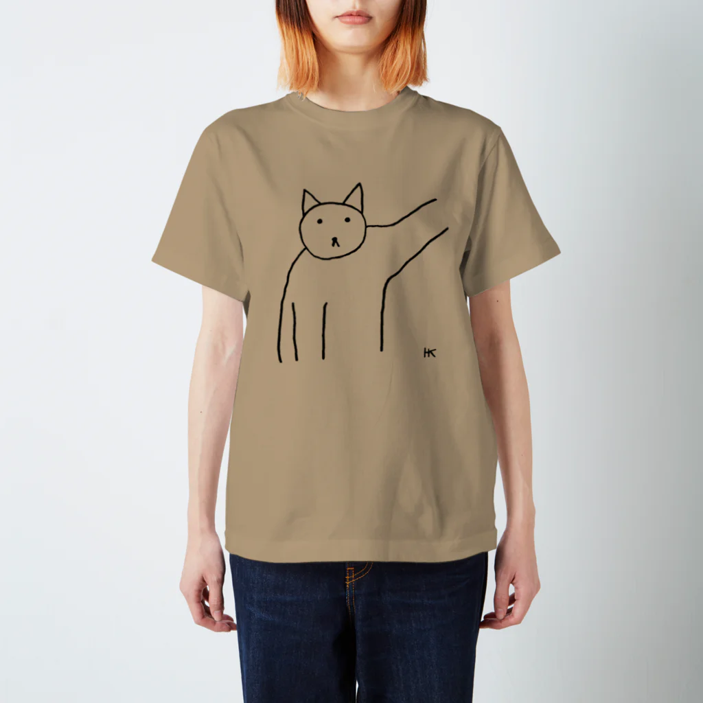 hk_illustrationのねこちゃん壁ドン Regular Fit T-Shirt