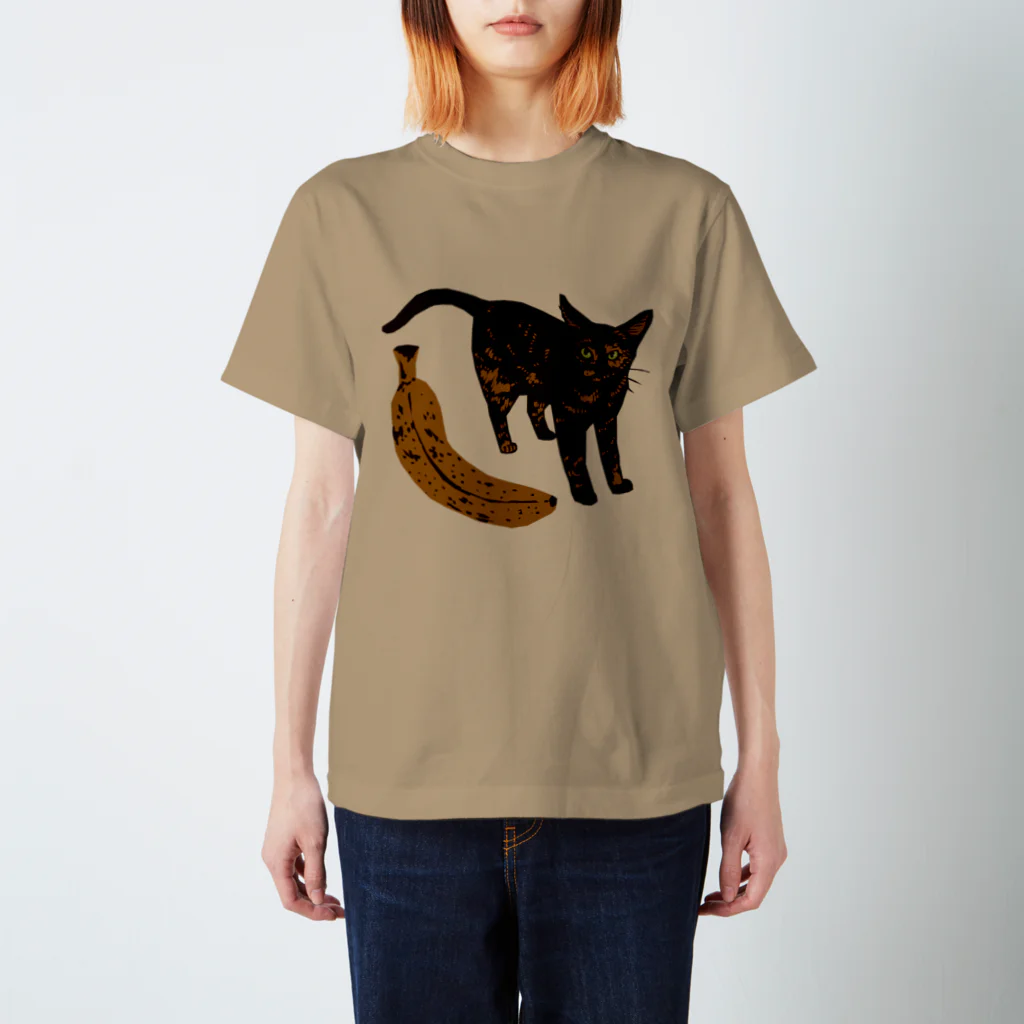 喫茶こぐまやの完熟バナナとサビ猫さん スタンダードTシャツ