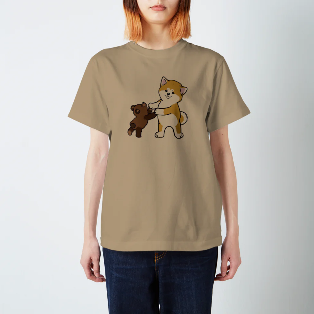 春風工房の秋田犬とぬいぐるみクマさん スタンダードTシャツ
