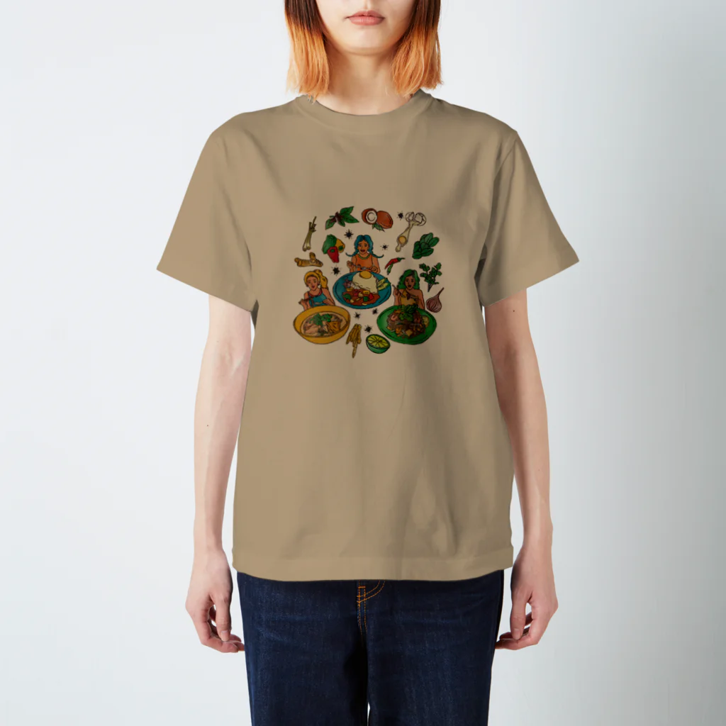 YUCANVASのタイ料理３姉妹 Regular Fit T-Shirt