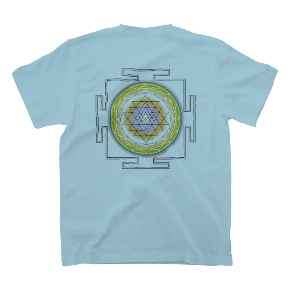 ソウルクレンジングサロン OM5の【シャクティムドラ】生命エネルギー「女神シャクティ」の象徴 Regular Fit T-Shirtの裏面