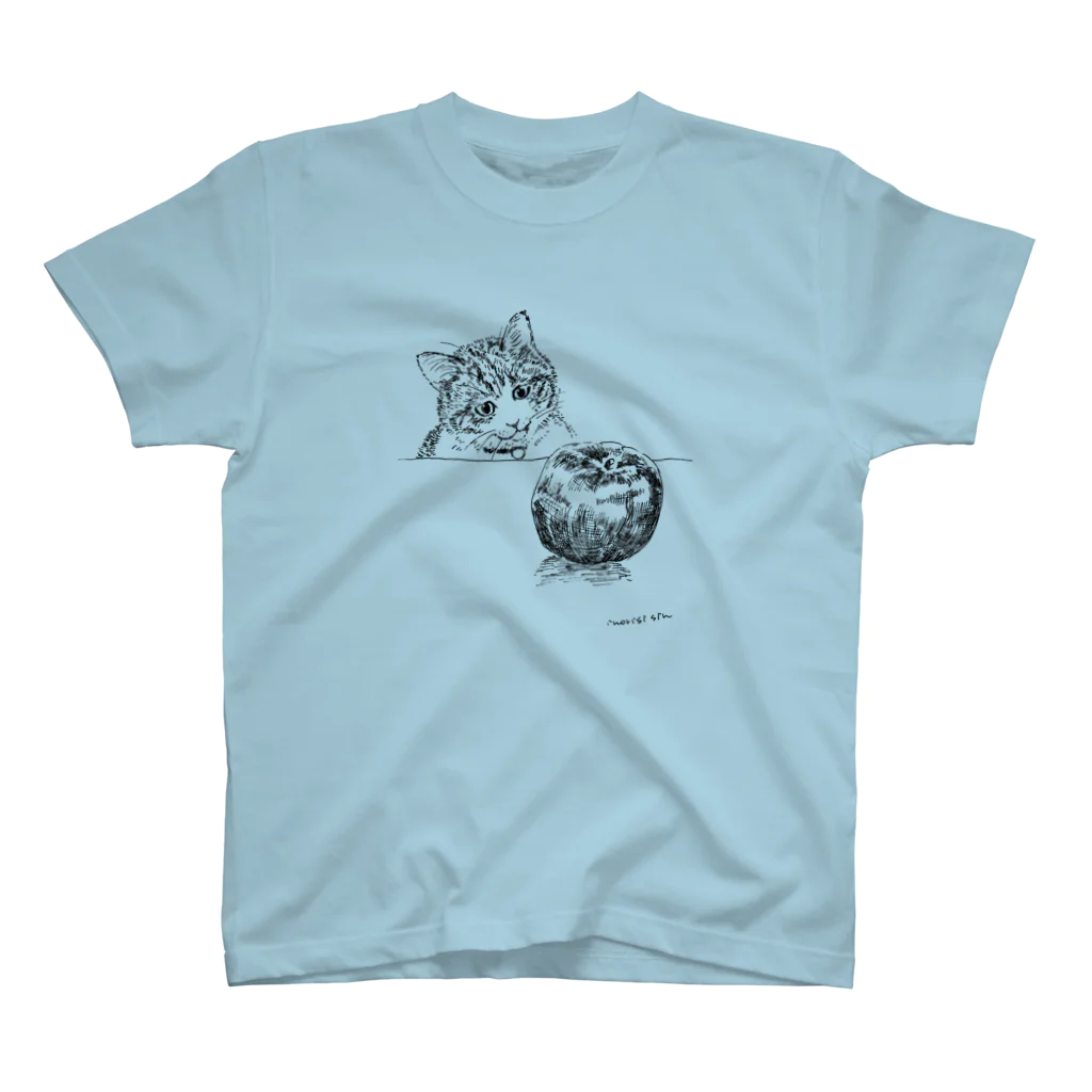 イノリシ　シンの猫とりんご Regular Fit T-Shirt