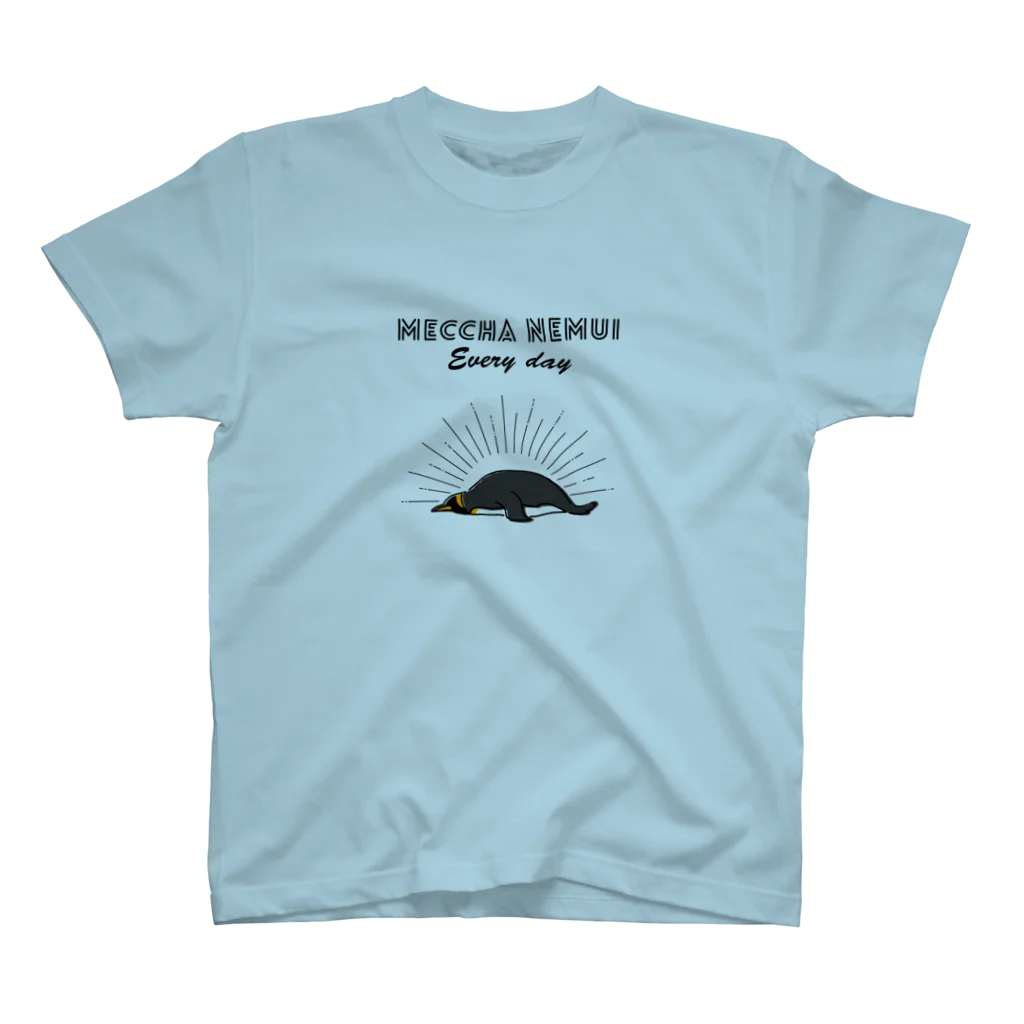 屋台 urukaのMECCHA NEMUI ペンギン スタンダードTシャツ