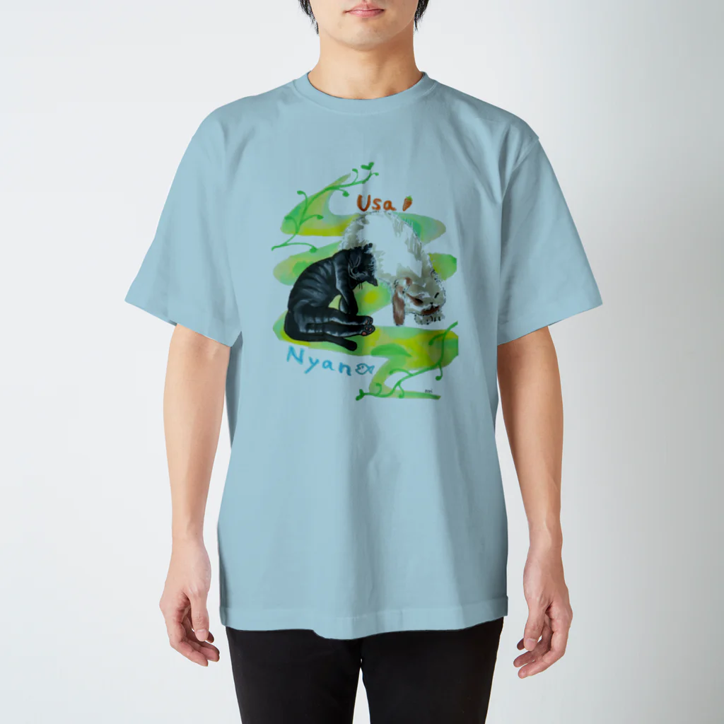 miku'ꜱGallery星猫のにゃんこ と ラビット 仲良くお昼寝 Regular Fit T-Shirt