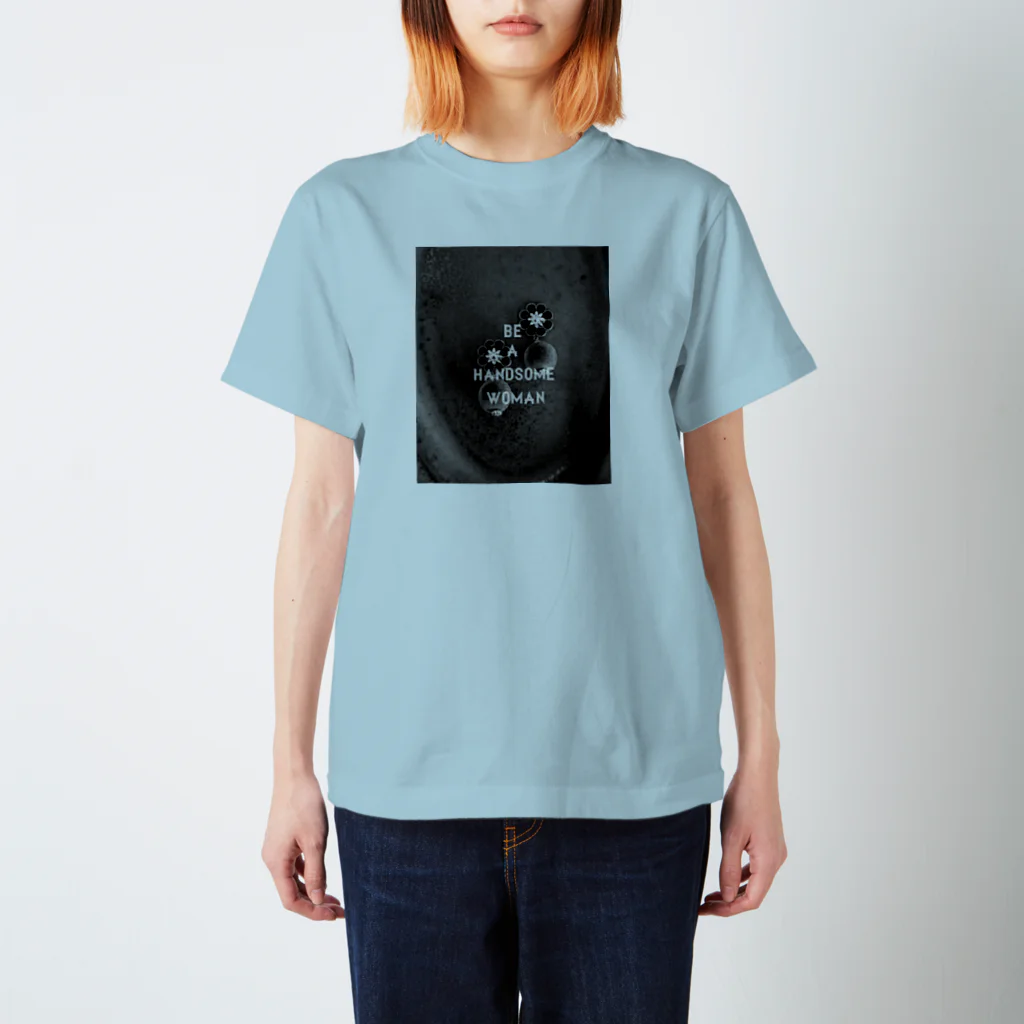 mucmuc【むくむく】のhandsome woman Regular Fit T-Shirt