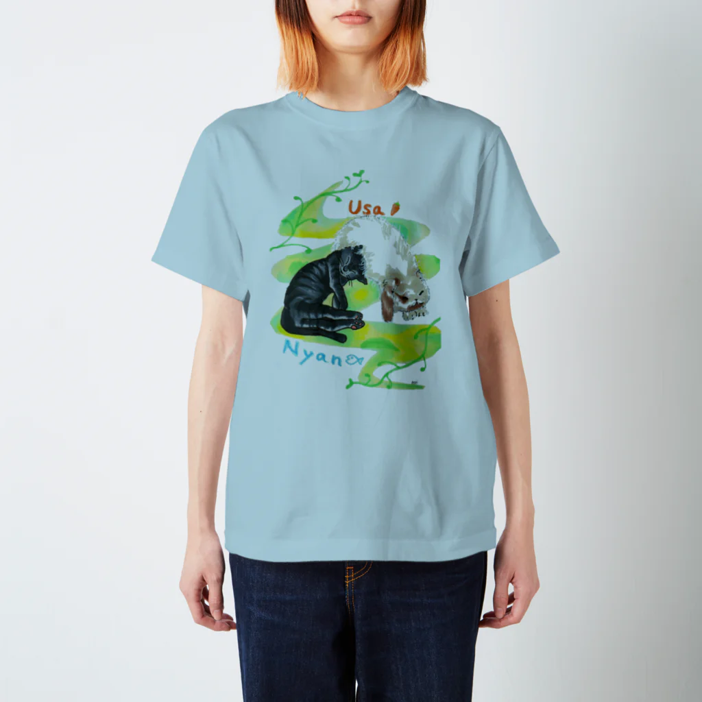 miku'ꜱGallery星猫のにゃんこ と ラビット 仲良くお昼寝 Regular Fit T-Shirt