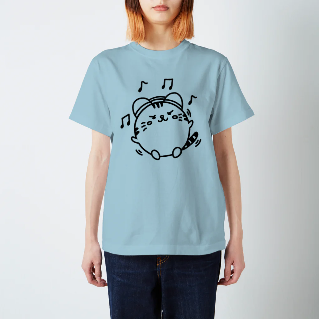 まるコロッ。の茶トラニャンコロまる・音楽を楽しむ（線画：黒バージョン） スタンダードTシャツ