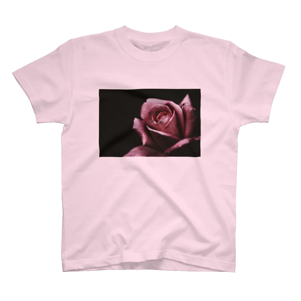 Koukichi_Tのお店のClassic Rose Regular Fit T-Shirt