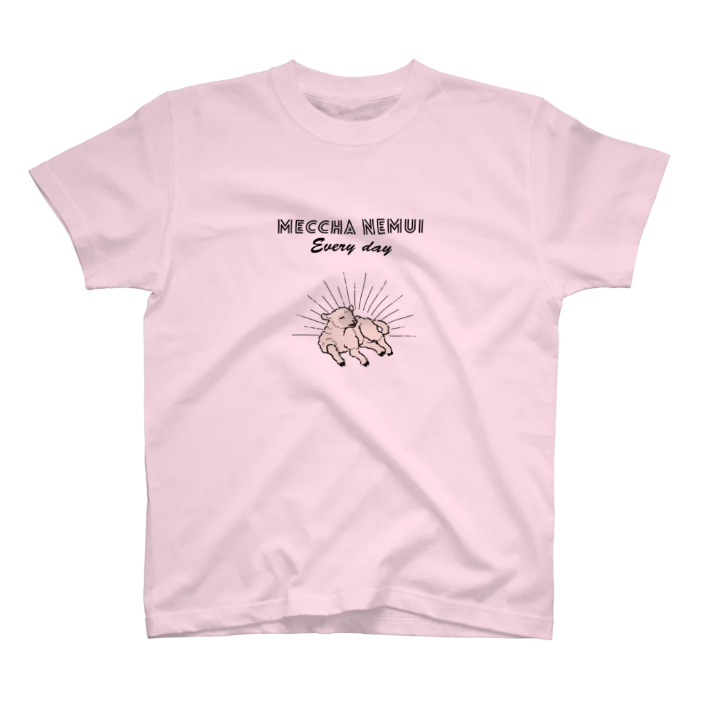 屋台 urukaのMECCHA NEMUI ひつじ スタンダードTシャツ