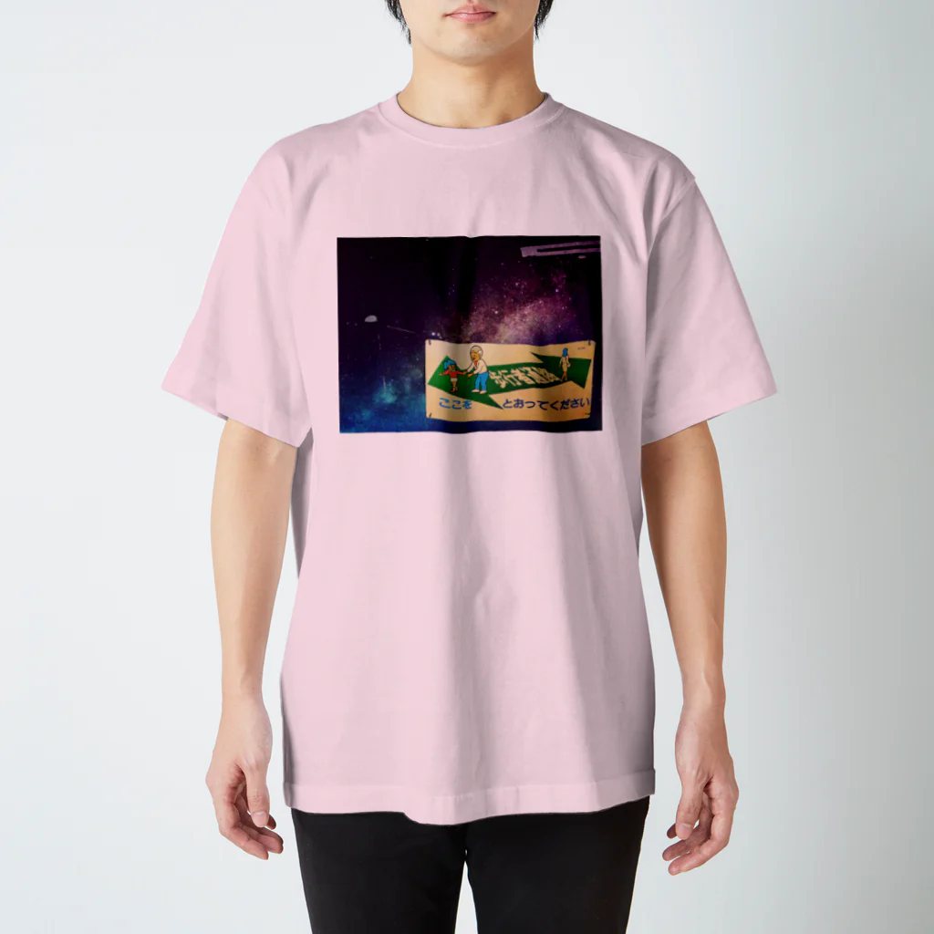 YTKHA3の宇宙を横断するおじいさん スタンダードTシャツ