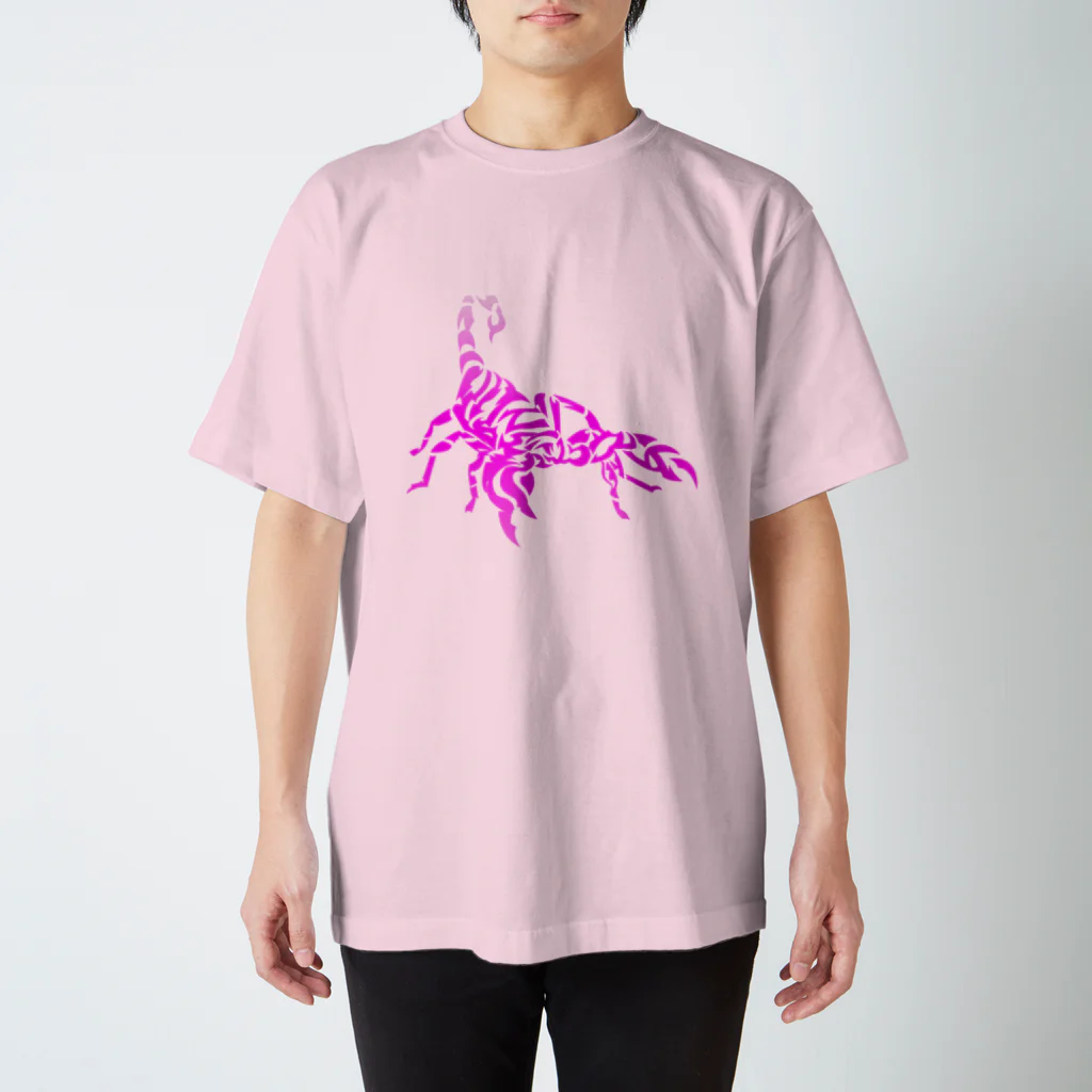 KARASU_HAGANE SHOPのトライバル　サソリ Regular Fit T-Shirt