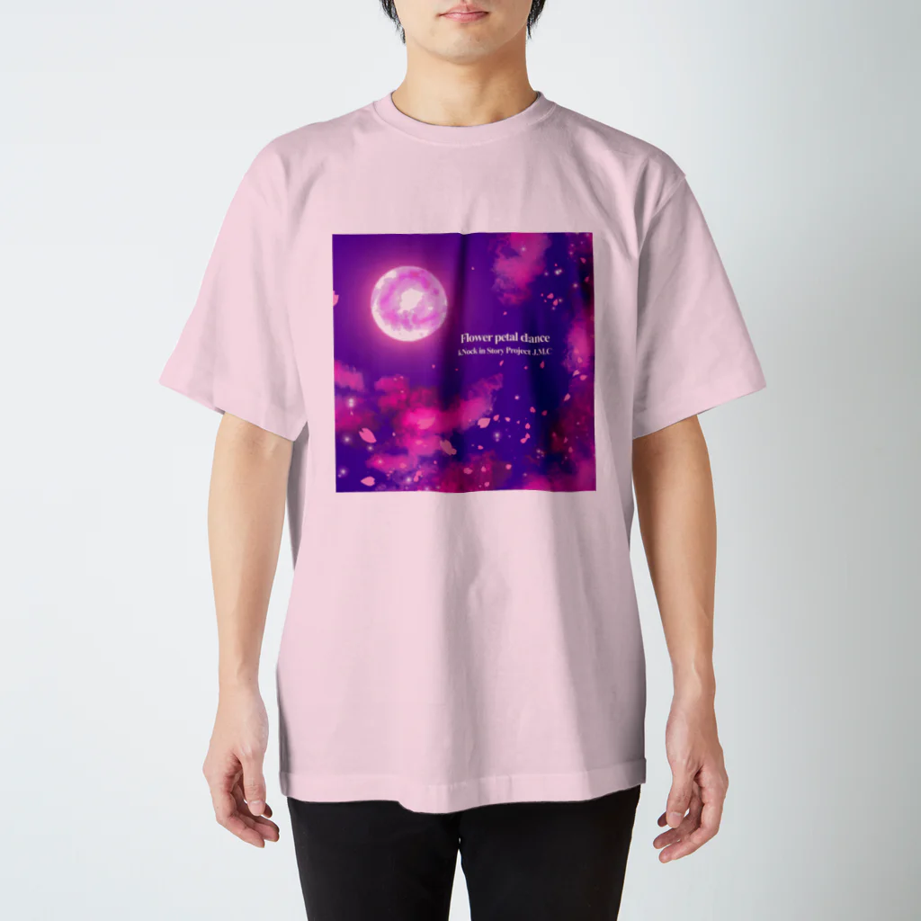 🌕朧月夜と紅茶時間☕️🫖のFlower petal dance Regular Fit T-Shirt