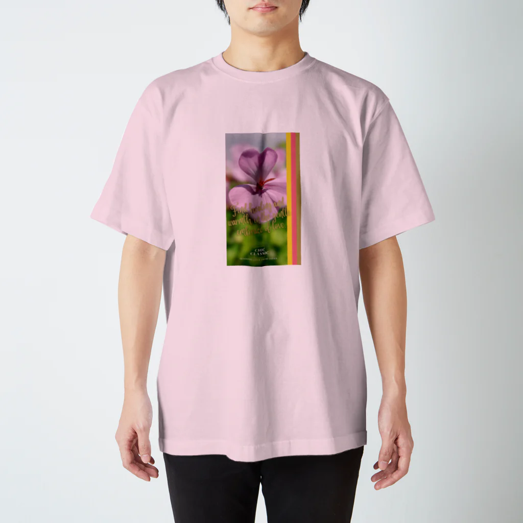 ChicClassic（しっくくらしっく）のお花・Find healing and warmth in the gentle embrace of love. スタンダードTシャツ