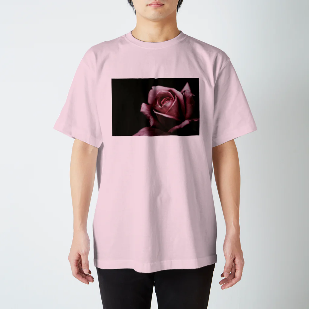 Koukichi_Tのお店のClassic Rose Regular Fit T-Shirt