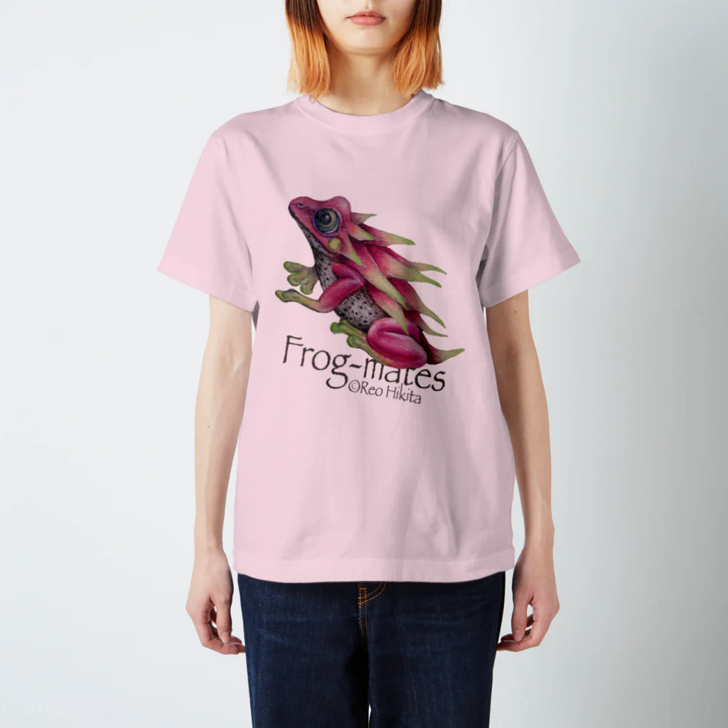 引田玲雄 / Reo Hikitaのカエルメイト(Frog-mates)より「ピタヤドクガエル」 Regular Fit T-Shirt