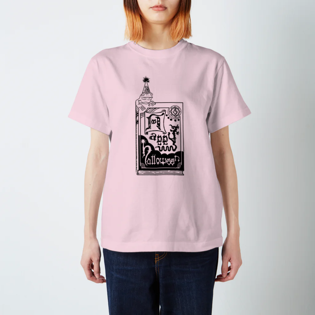 Asako ShibutaniのHappy Halloween grimoire スタンダードTシャツ