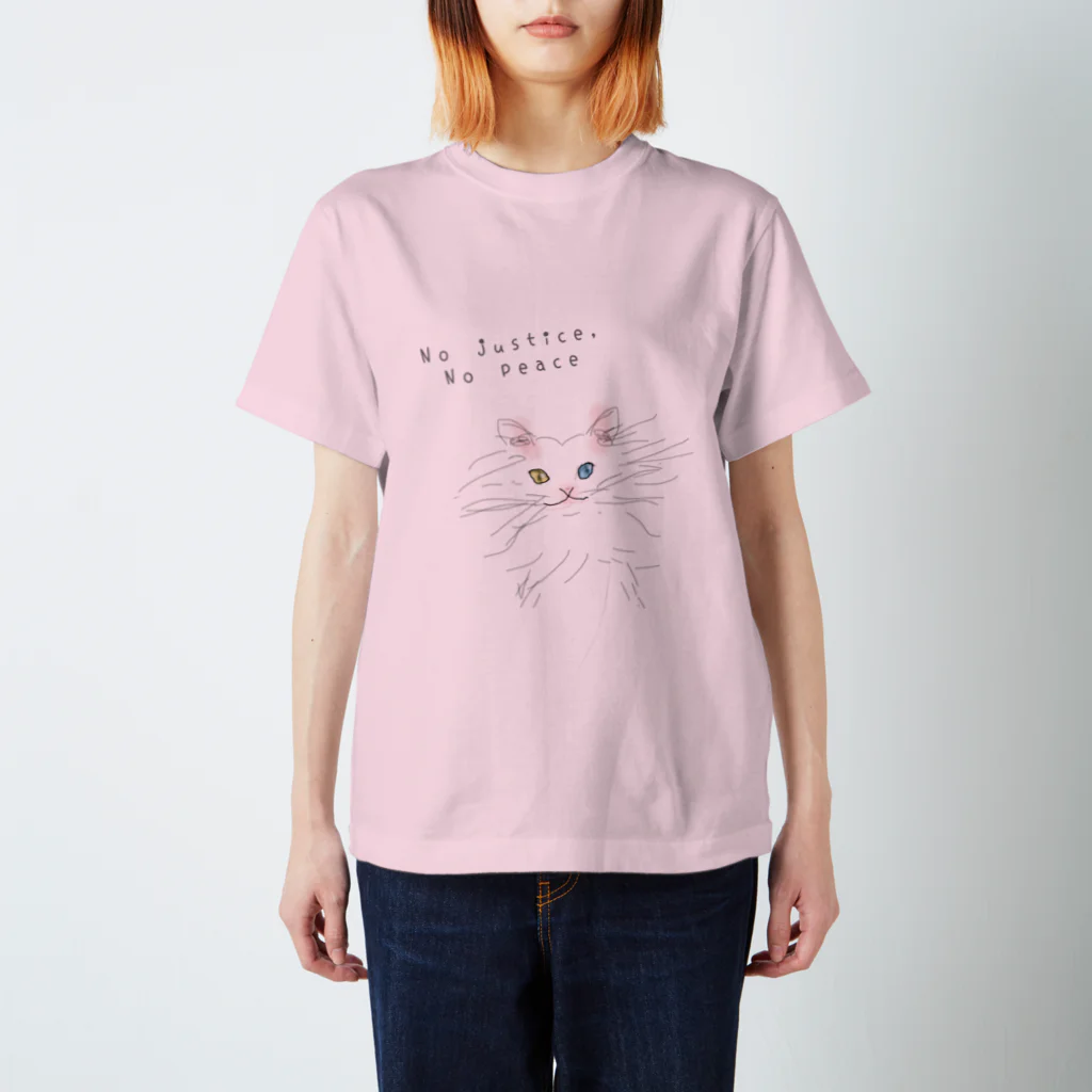 鸚哥ノ館のオッドアイ猫 スタンダードTシャツ