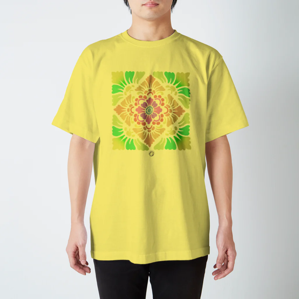 Toko Nataraja Baliの正方形グラデ、前面薄色、背面濃色 Regular Fit T-Shirt