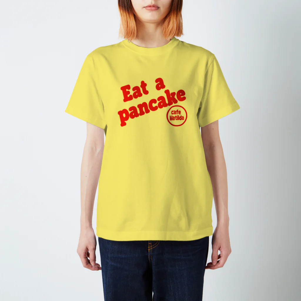 カフェ　マチルダのマチルダオリジナルTシャツ　赤ロゴ Regular Fit T-Shirt