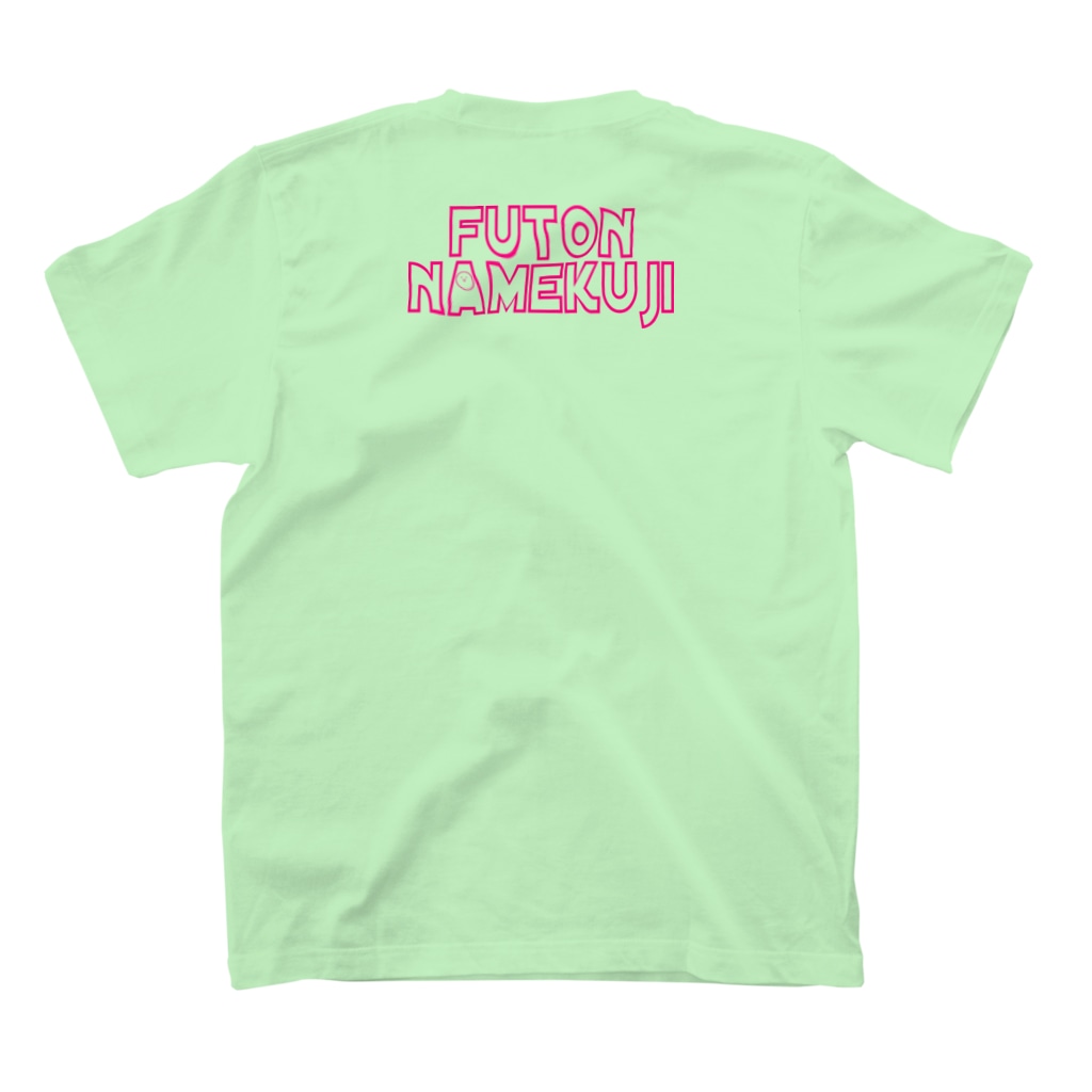 フトンナメクジのpiggyback - オンブ Regular Fit T-Shirtの裏面