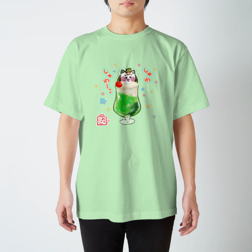 旅猫王子れぉにゃん👑😼公式(レイラ・ゆーし。)のメロンソーダ☆れぉにゃんＴシャツ(背景なし) スタンダードTシャツ