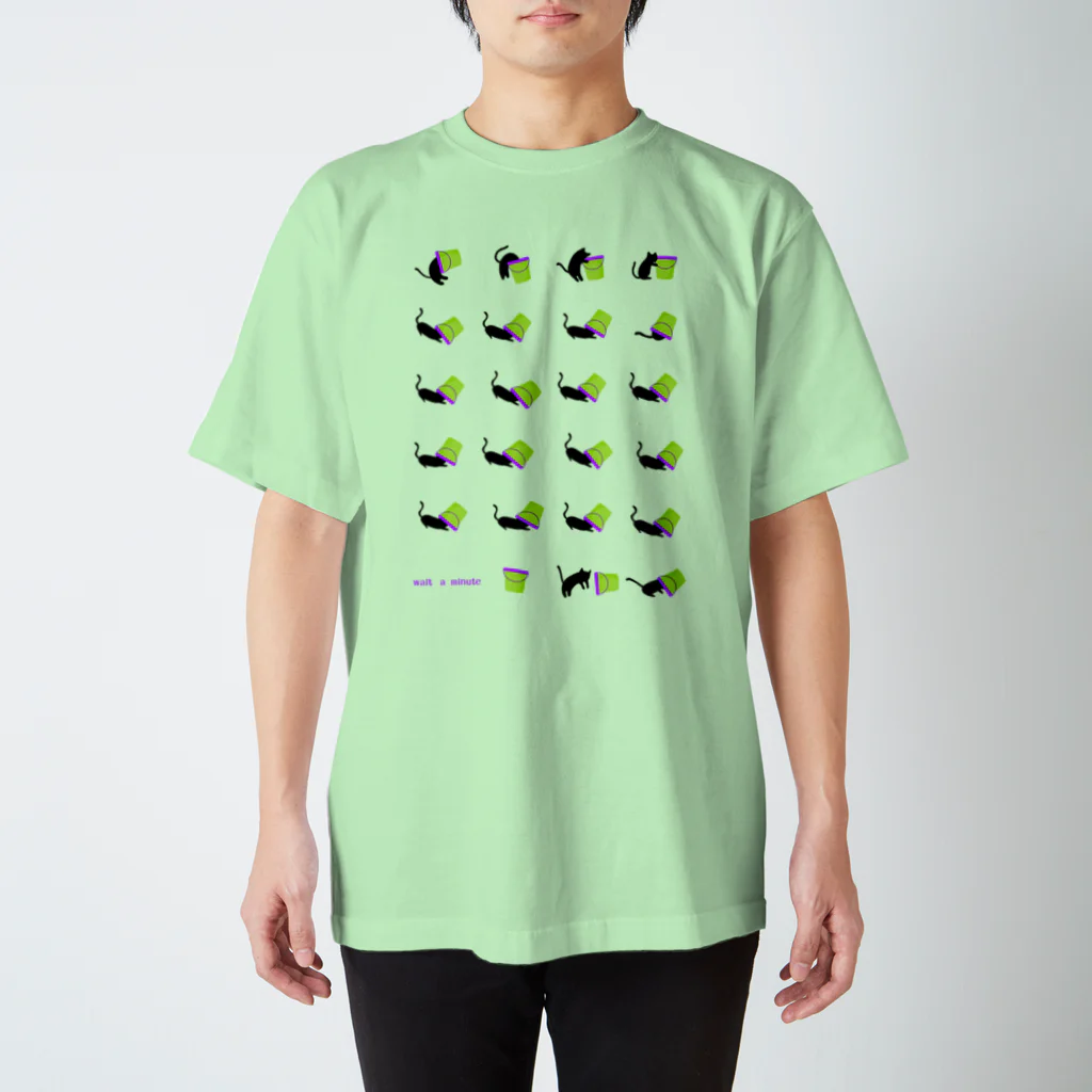 yellowgreenのちょっとまってて　黒猫 Regular Fit T-Shirt