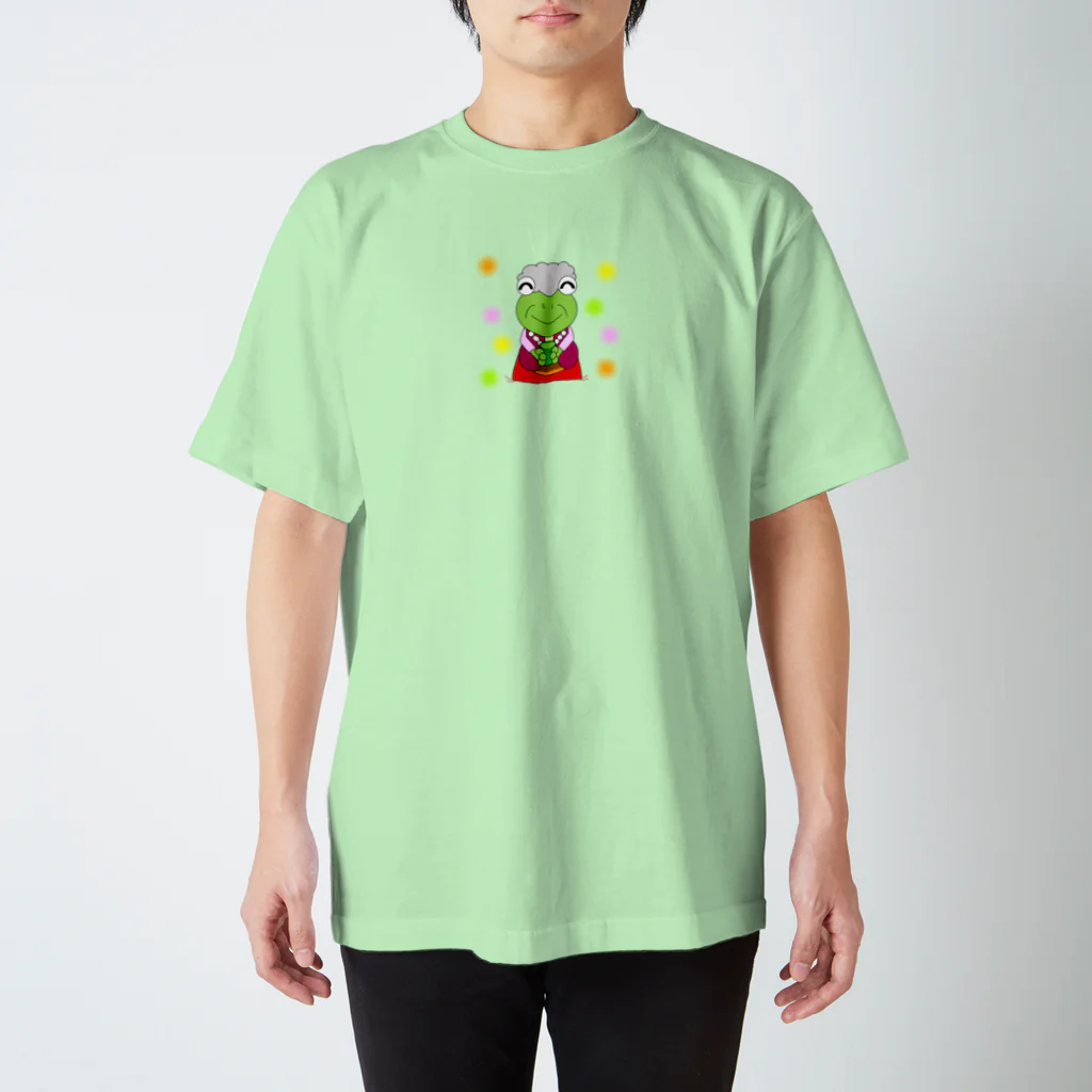 🐸かえるさんと仲間たち🐸のお茶を飲むかえるおばあちゃん スタンダードTシャツ