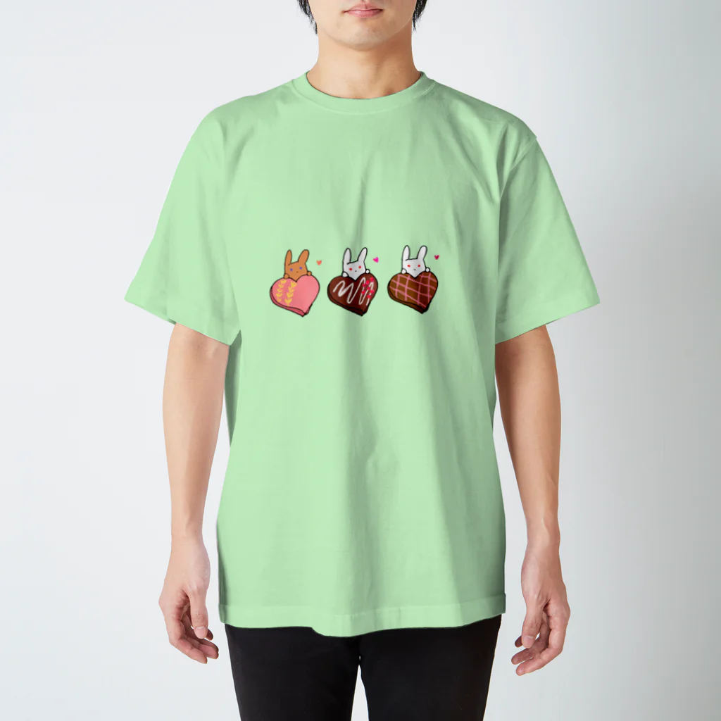 もふりんごのうさぎと桃・ラズベリークランチ・チェックのチョコレート Regular Fit T-Shirt