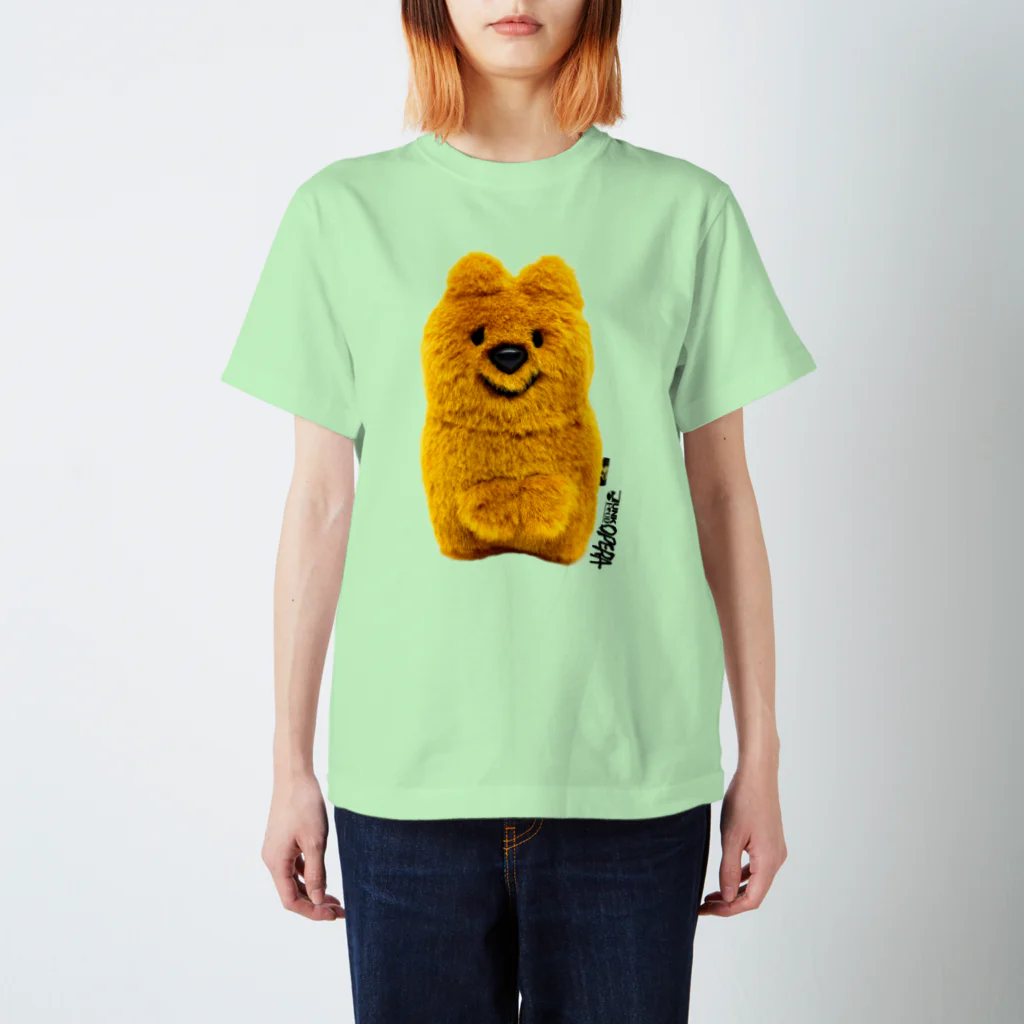 JUNK FOOD OPERAのクオッカちゃんTシャツ（ムートンきつね色ちゃん） Regular Fit T-Shirt