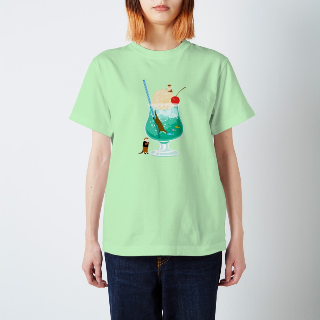 カワウソとフルーツのカワウソとクリームソーダ Regular Fit T-Shirt