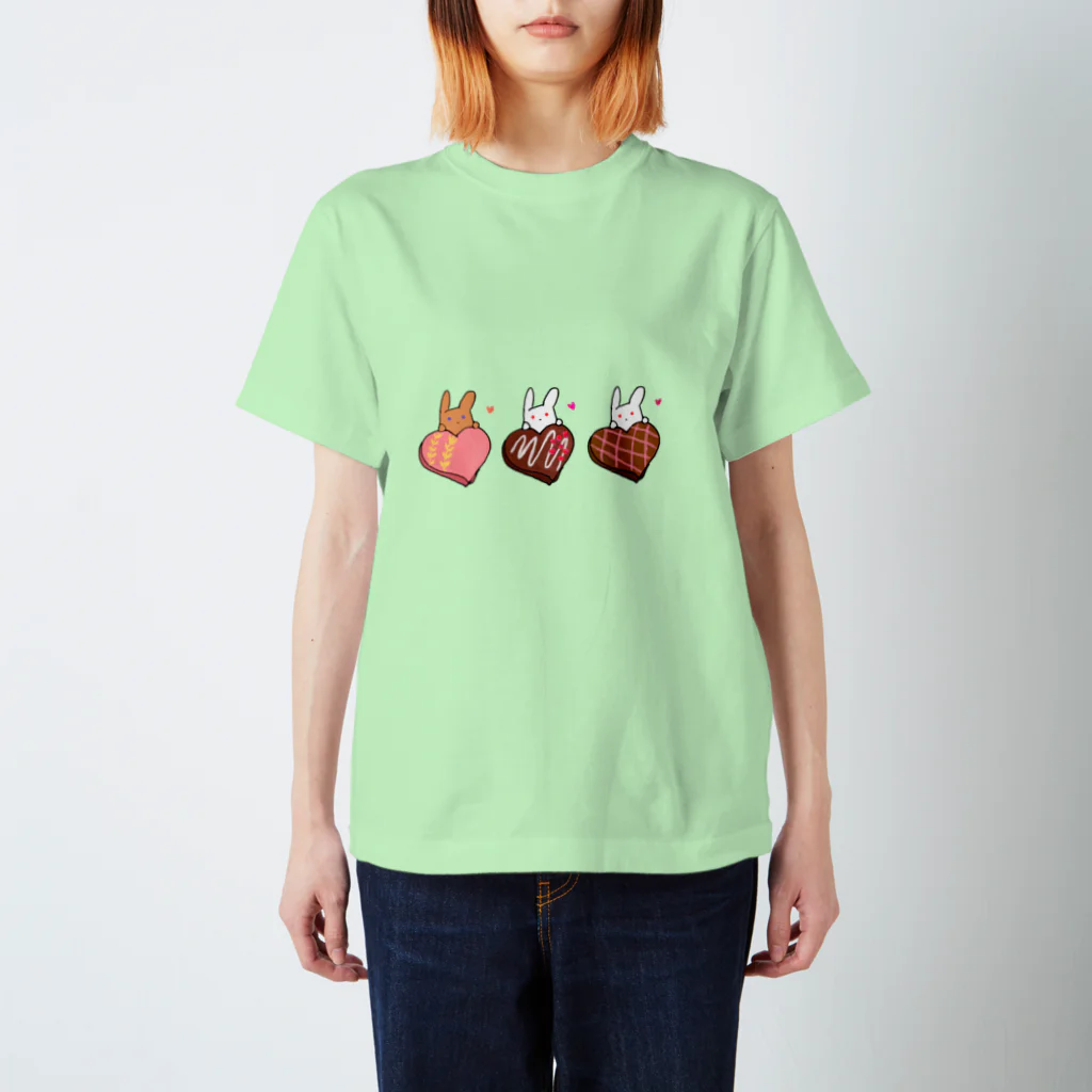 もふりんごのうさぎと桃・ラズベリークランチ・チェックのチョコレート Regular Fit T-Shirt