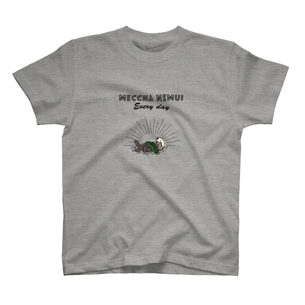 屋台 urukaのMECCHA NEMUI らっこ Regular Fit T-Shirt