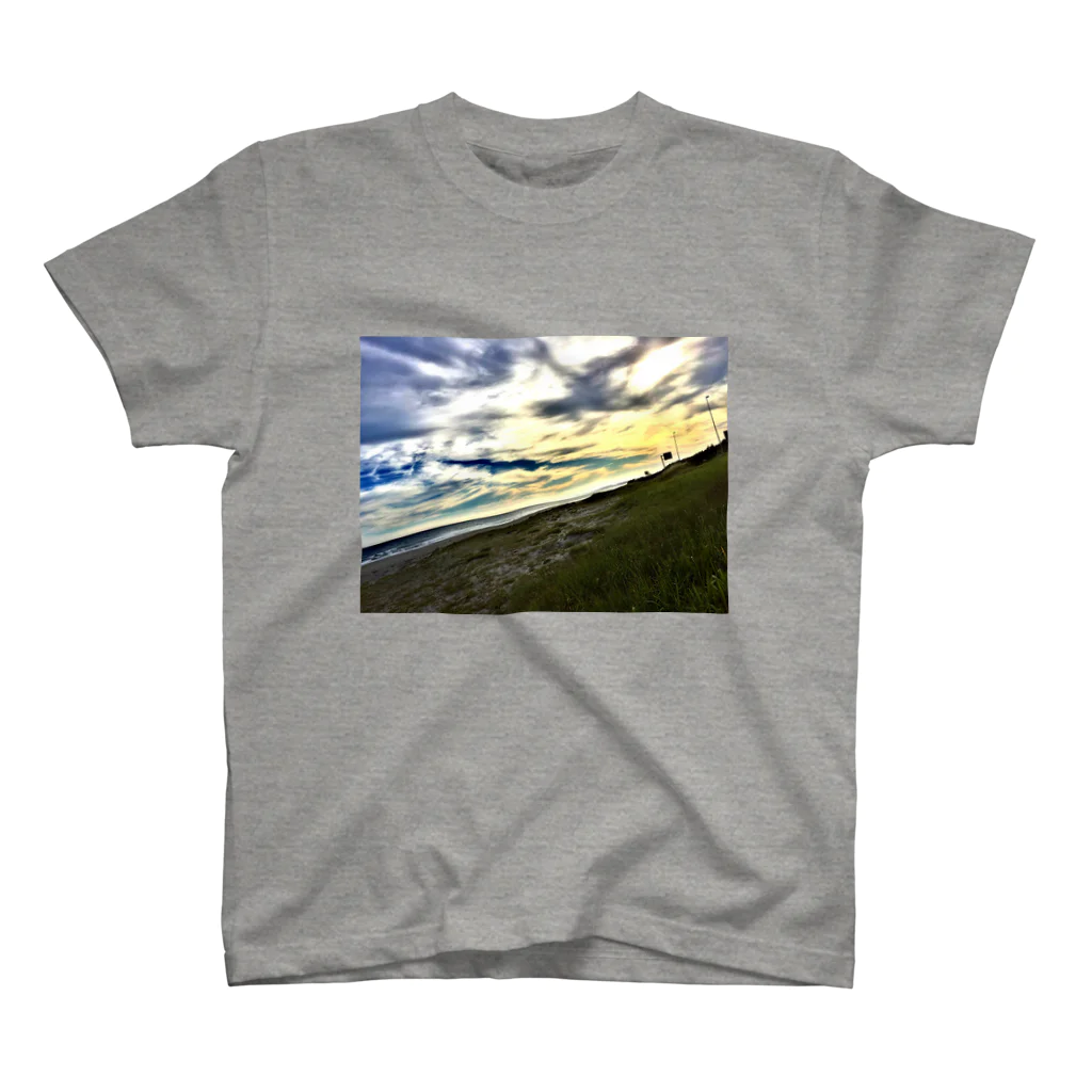 Wind-sunの夕暮れの海 スタンダードTシャツ