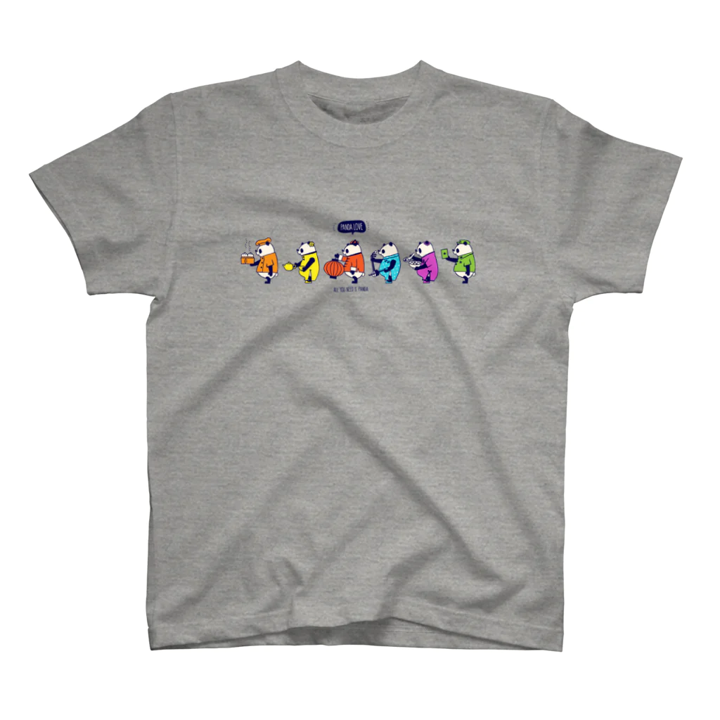 キッチュの横向きパンダ集合 Regular Fit T-Shirt