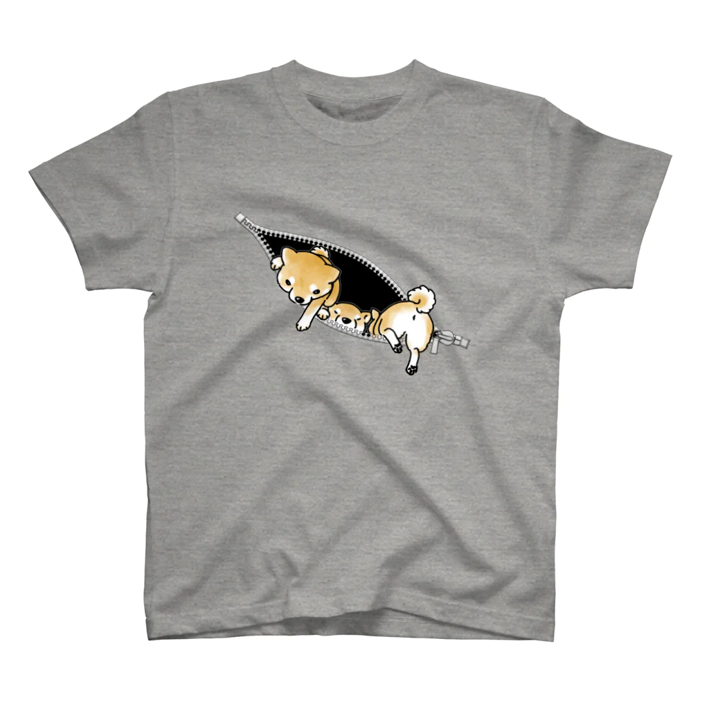 真希ナルセ（マキナル）のジッパーからあふれる柴犬（赤柴） スタンダードTシャツ