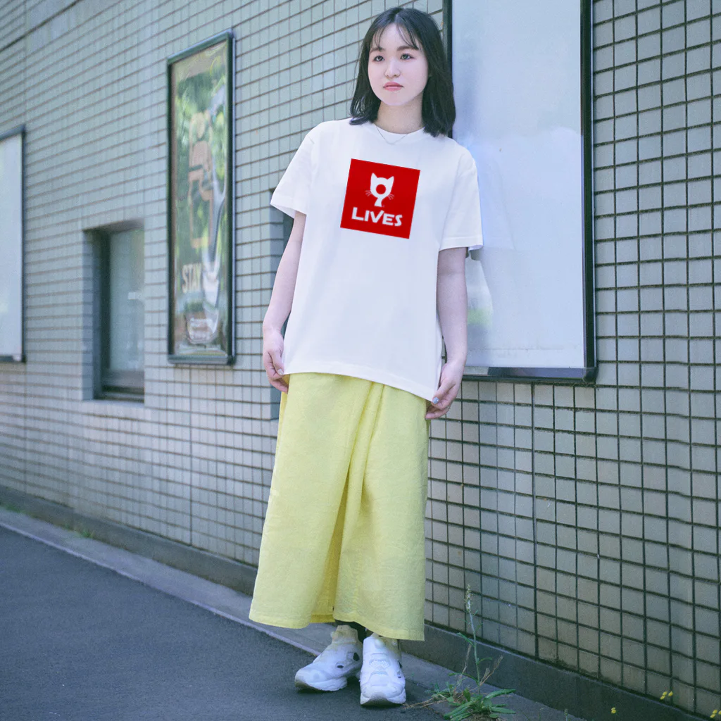9LIVES 猫たちの王国の9LIIVES logo red Regular Fit T-Shirt