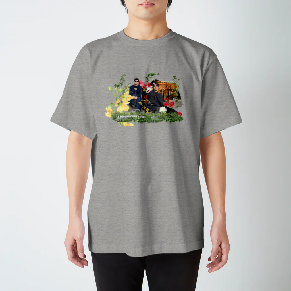 Urchin livin' under the streetのflowers deborde スタンダードTシャツ