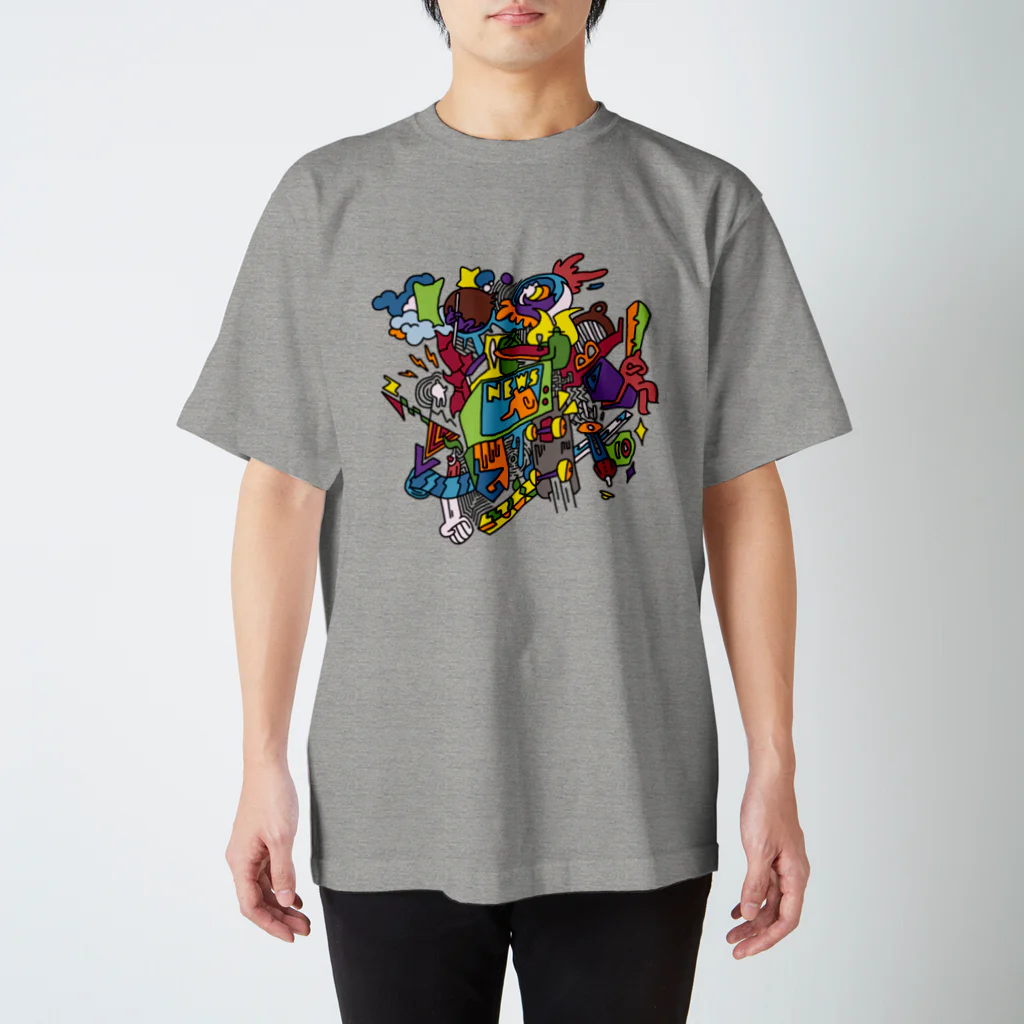 宇久伊須（ウグイス）のNEWS_color Regular Fit T-Shirt