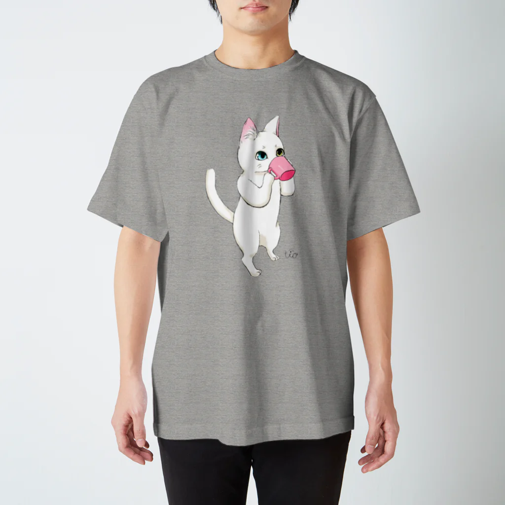 Tio Heartilのコップ猫ちゃん スタンダードTシャツ