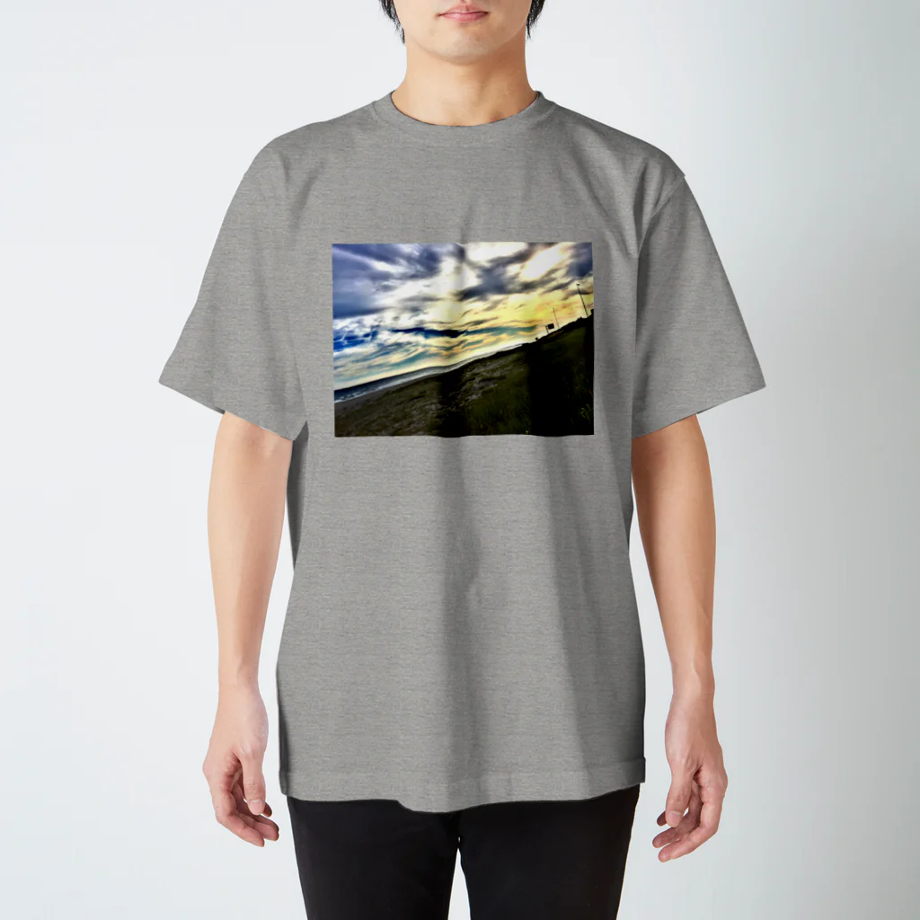 Wind-sunの夕暮れの海 スタンダードTシャツ