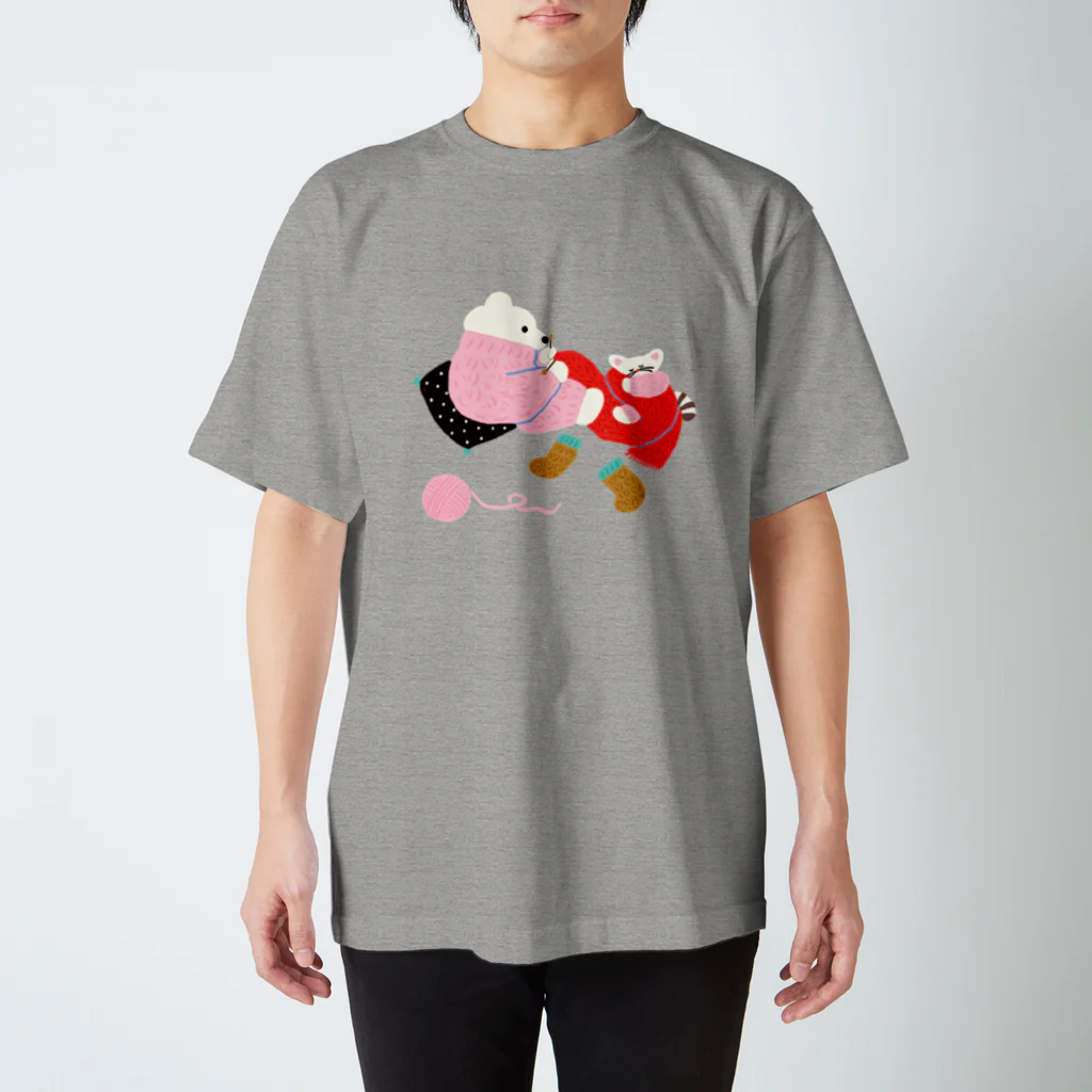 かわべしおん | イラストレーターのおそろいニット_ねことくま Regular Fit T-Shirt