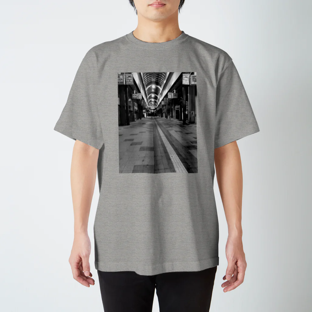 kingkongsapporoの深夜 Regular Fit T-Shirt