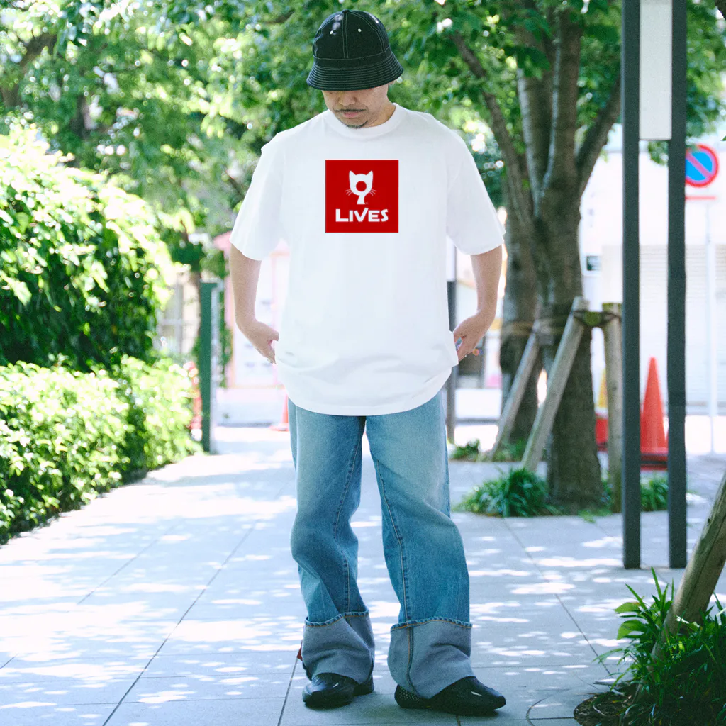 9LIVES 猫たちの王国の9LIIVES logo red Regular Fit T-Shirt