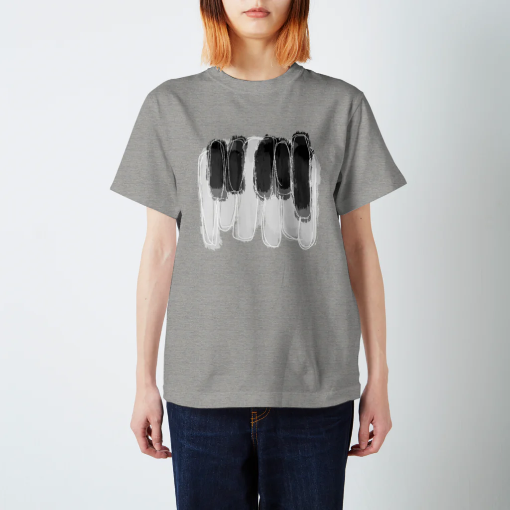 Naa Piano Music (ピアノデザインコレクション)の🎹 ピアノ 鍵盤 (大)  Regular Fit T-Shirt