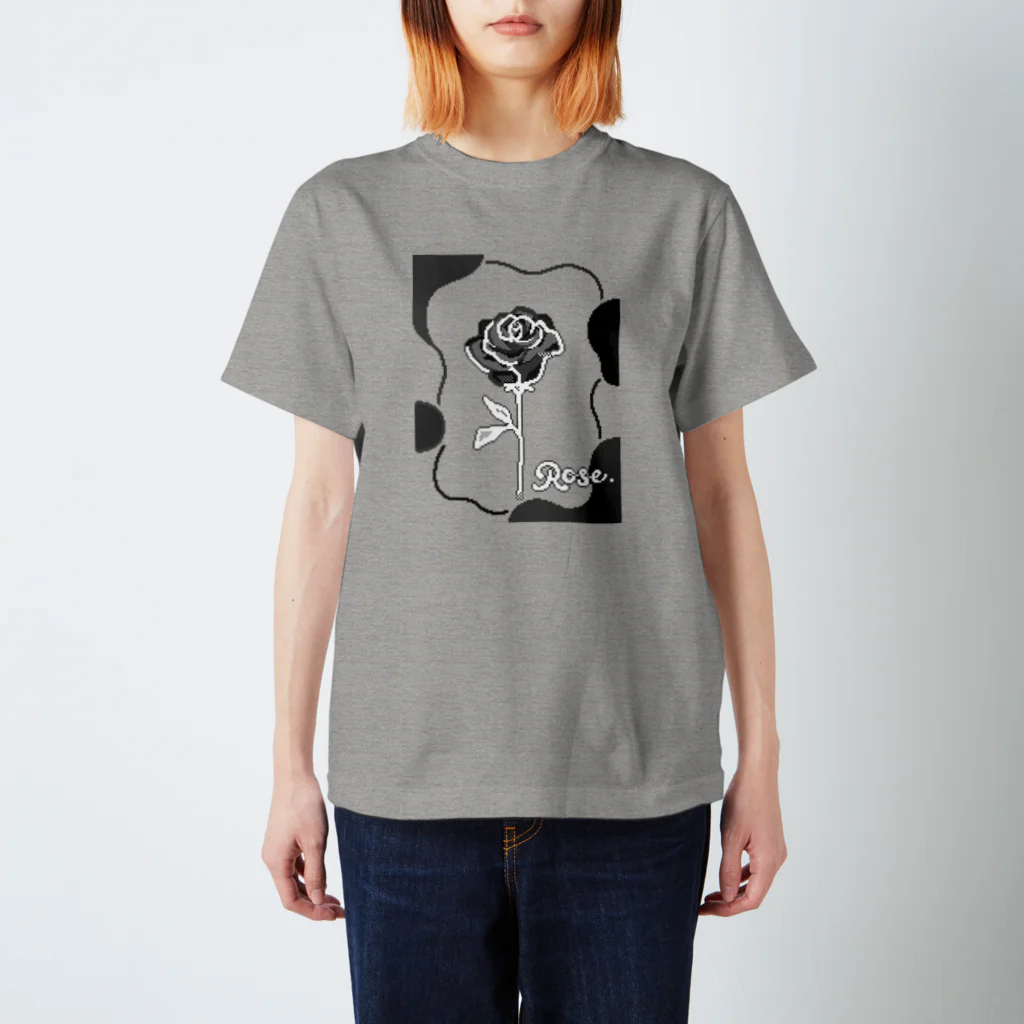 Pixel PeaceのBlack Rose Monotone Regular Fit T-Shirt