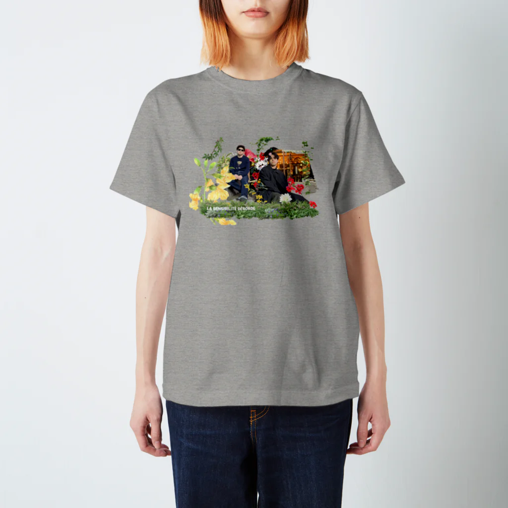 Urchin livin' under the streetのflowers deborde スタンダードTシャツ