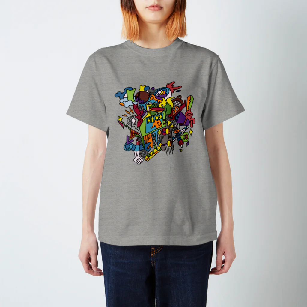 宇久伊須（ウグイス）のNEWS_color Regular Fit T-Shirt