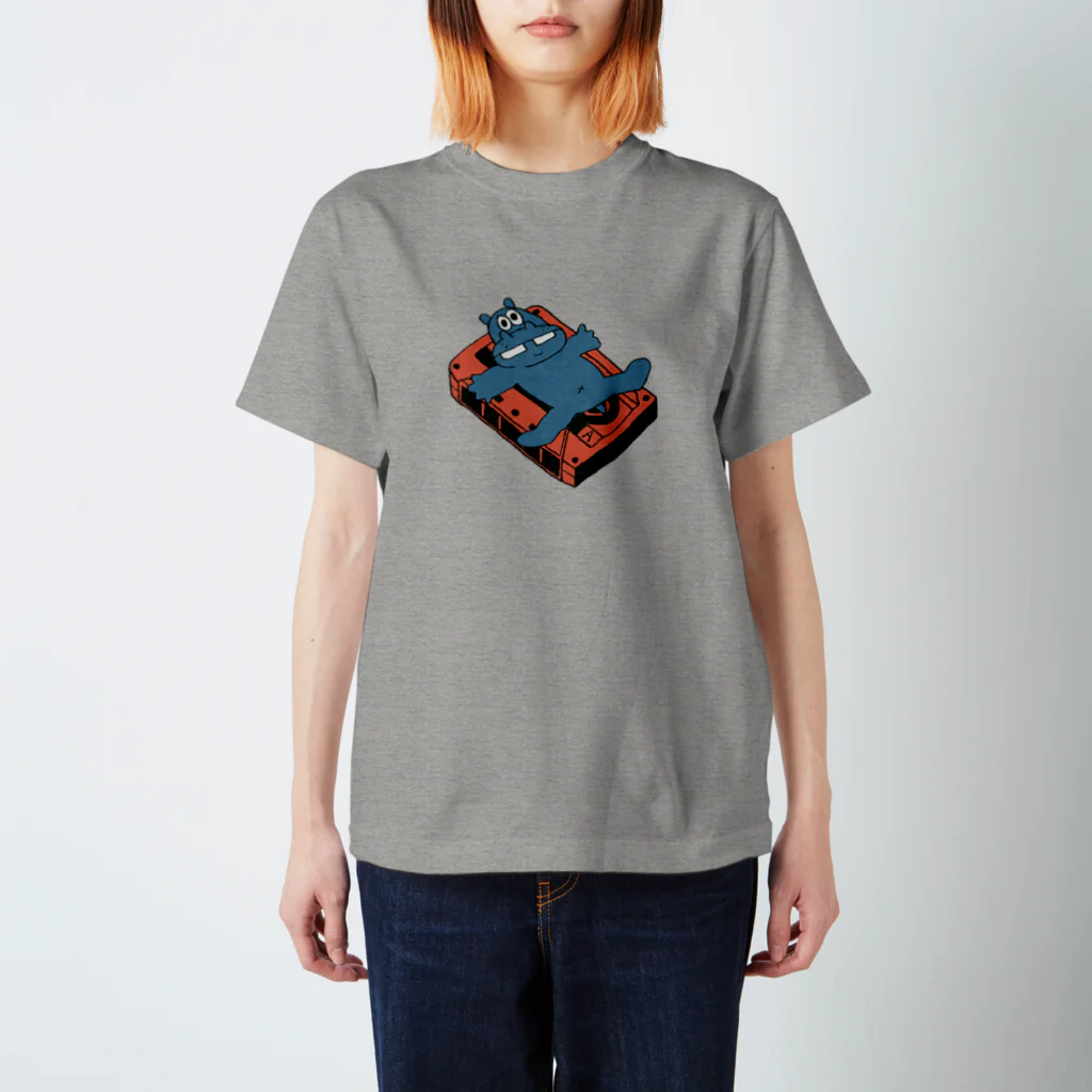 SYOKENのカバとカセットテープ(カラー) スタンダードTシャツ