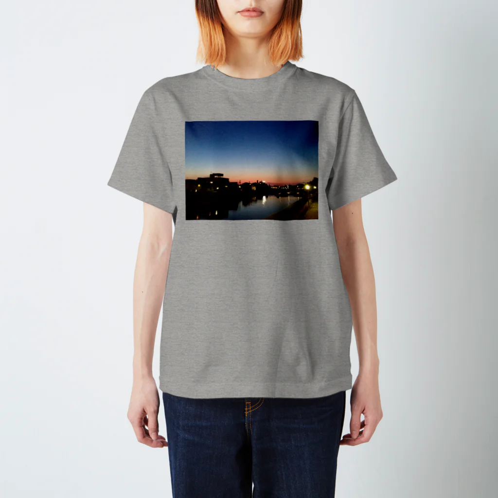 Tシャツ屋さんの夕焼け川 スタンダードTシャツ